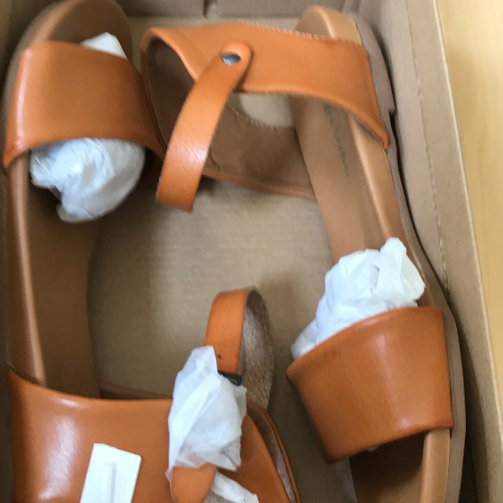 ZiGi SoHo brown island flex sandal. - Picture 6 of 8